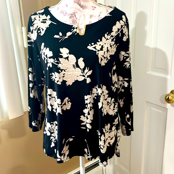 Calvin Klein Tops - Calvin Klein blouse new no tags